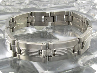 Stout Stria Pattern Men Bracelet