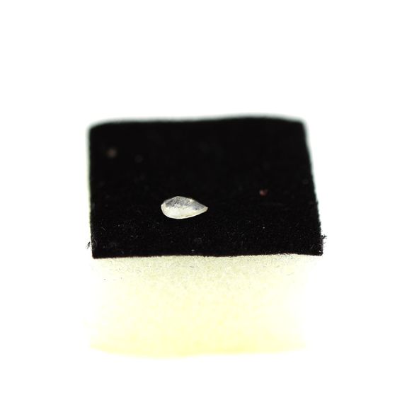 0.12CT. UV COLOR CHANGE Hackmanite. VS