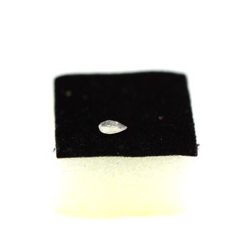 0.12CT. UV COLOR CHANGE Hackmanite. VS