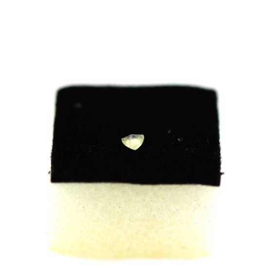 0.12CT. YELLOW SMITHSONITE . IF