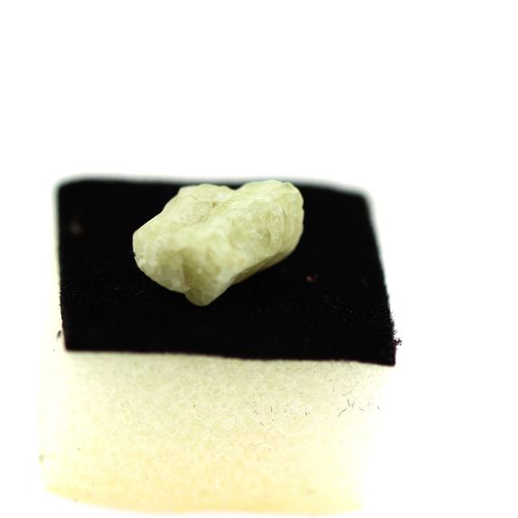 3.7 carats CRISTAL D'EPIDOTE