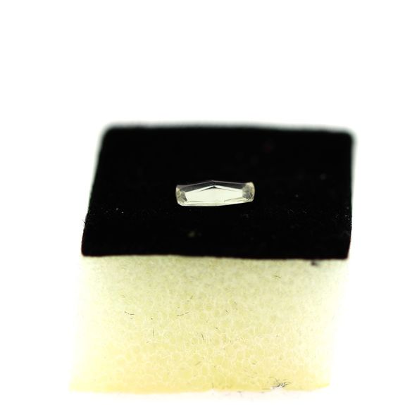 0.31 CTS. RICHTERITE . VS