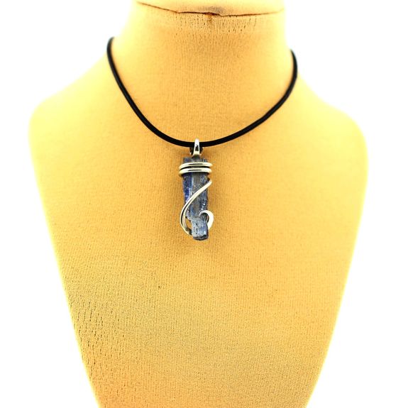 7.00CT. Natural Kyanite Crystal pendant