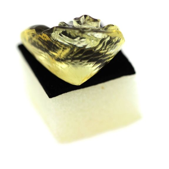 31.38 cts CITRINE JAUNE . VVS2