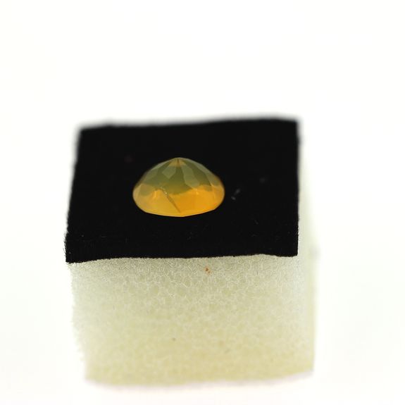 1.40 cts OPALE DE FEU . VS1