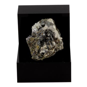 Bournonite, Quartz, Fluorite, Pyrite.
