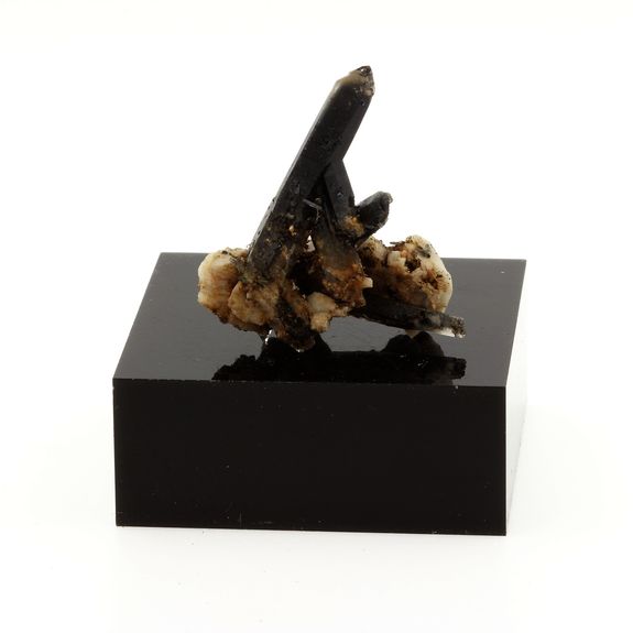 Aegirine, Quartz, Feldspath.