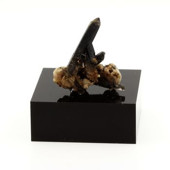 Aegirine, Quartz, Feldspath.