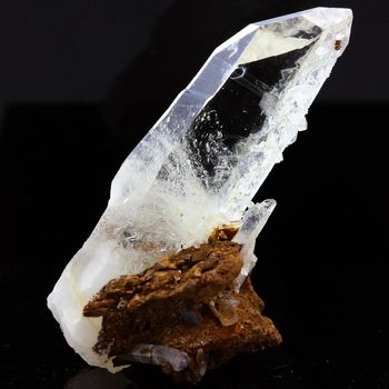 Quartz " cristal de roche " et Siderite. 53.4 ct.