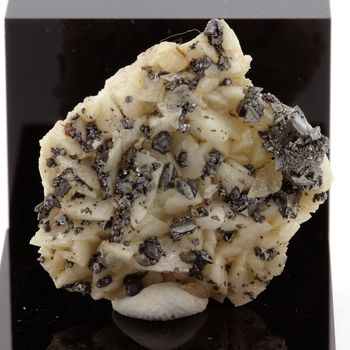 Tetrahedrite sur dolomite.