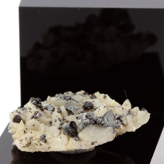 Tetrahedrite sur dolomite.