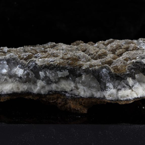 Rancieite on mangano-calcite.