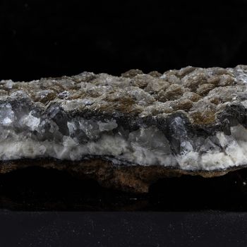 Rancieite on mangano-calcite.