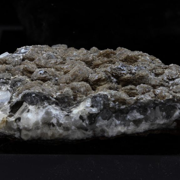 Rancieite on mangano-calcite.