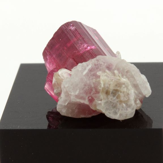 Tourmaline Elbaite Rubellite. 8.60 ct.