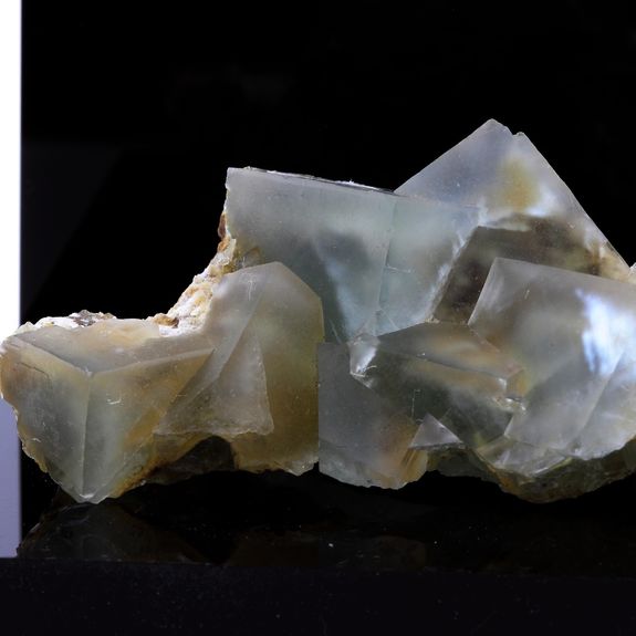 Fluorite. 370.6 ct.
