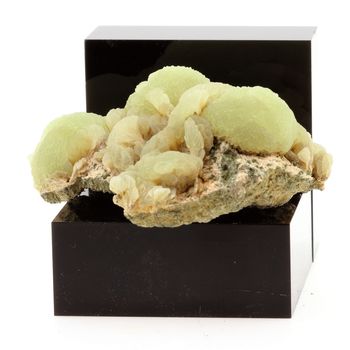 Prehnite. 310.4 ct.