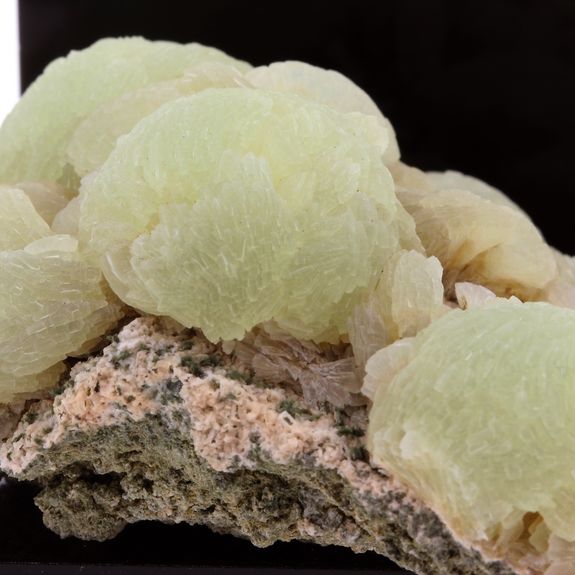 Prehnite. 310.4 ct.