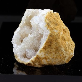 Quartz. 320.4 ct.