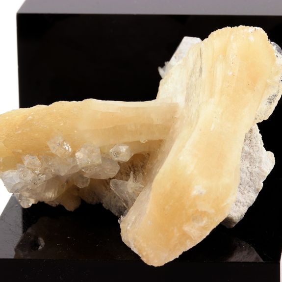 Stilbite et Apophyllite. 200.3 ct.