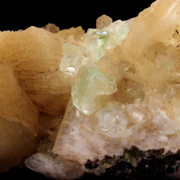 Stilbite et Apophyllite. 305.2 ct.