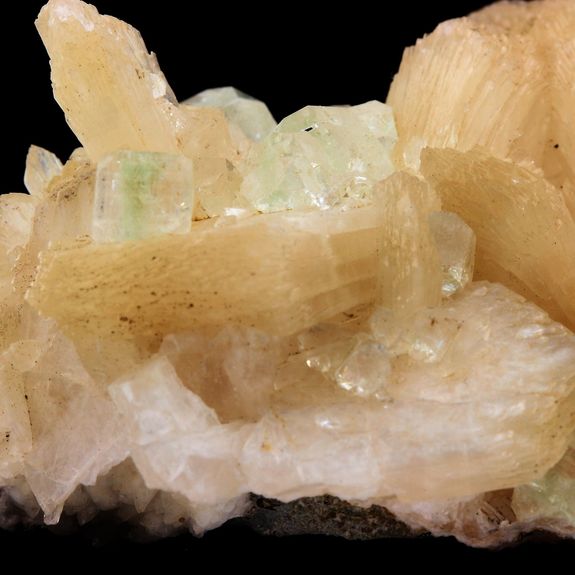 Stilbite et Apophyllite. 305.2 ct.