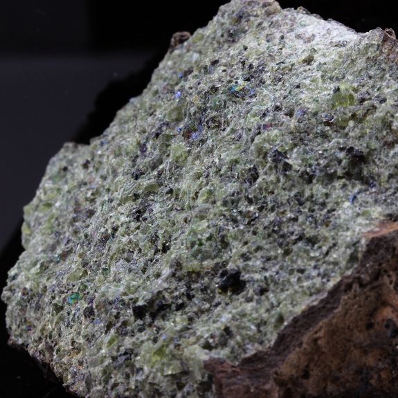 Péridotite. 990.5 ct.