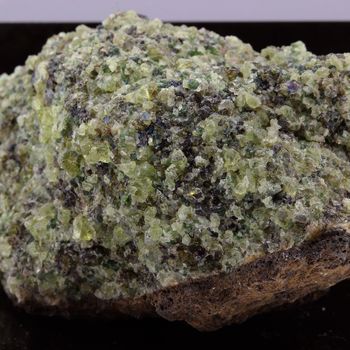 Péridotite. 565.2 ct.