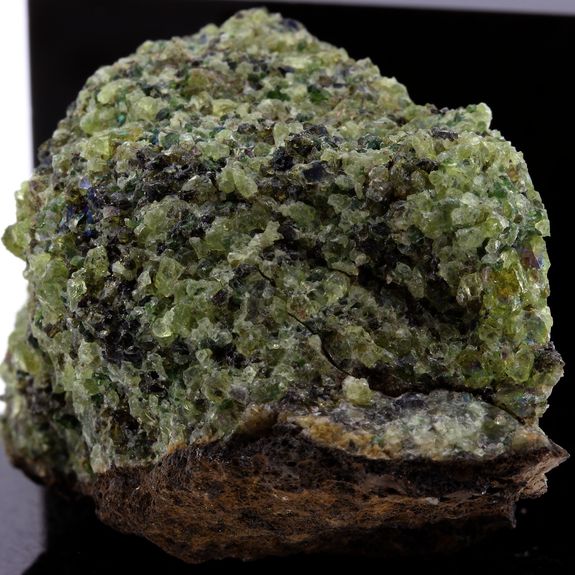 Péridotite. 565.2 ct.