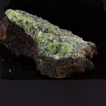 Péridotite. 110.4 ct.