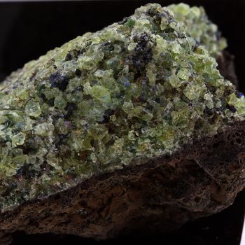 Péridotite. 610.3 ct.