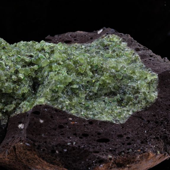 Péridotite. 1295.8 ct.