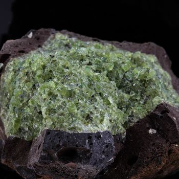 Péridotite. 1295.8 ct.