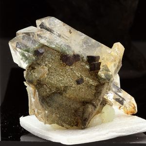Quartz. 90.4 ct.