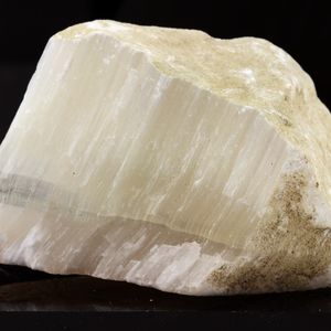 Gypse. 445.3 ct.