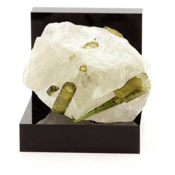 Tourmaline Elbaite sur Quartz. 270.1 ct.