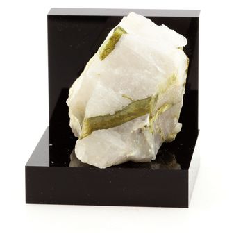 Tourmaline Elbaite sur Quartz. 215.2 ct.
