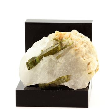 Tourmaline Elbaite sur Quartz. 240.2 ct.