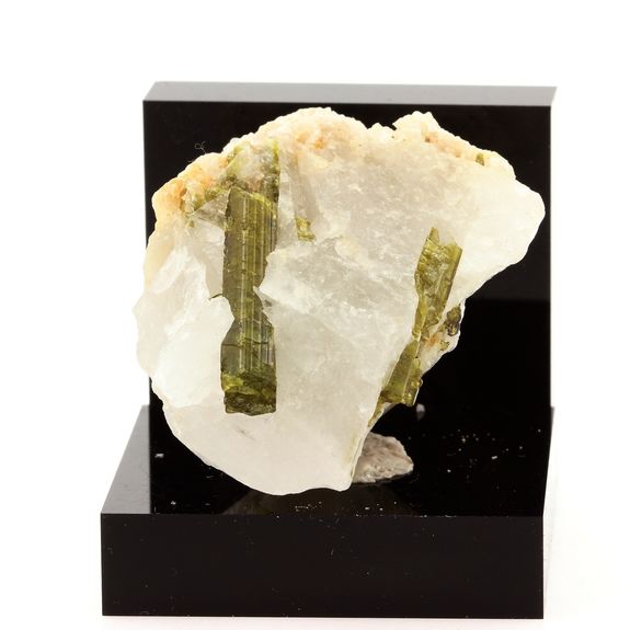 Tourmaline Elbaite sur Quartz. 240.2 ct.