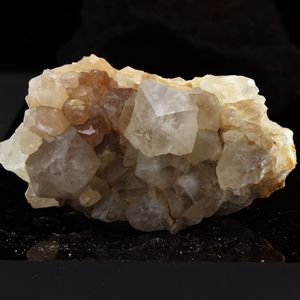 Quartz. 370.2 ct.