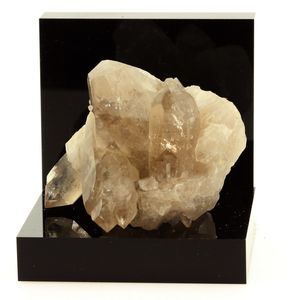 Quartz fumé. 220.2 ct.