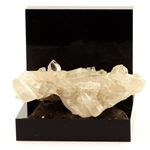 Quartz. 160.2 ct.
