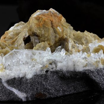 Siderite et Quartz. 810.3 ct.