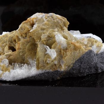 Siderite et Quartz. 810.3 ct.