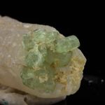 Grenat démantoïde sur Quartz. 13.38 ct.