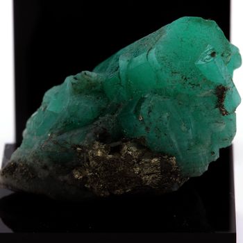 Emeraude + Pyrite. 91.1 ct.