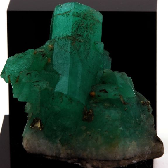 Emeraude + Pyrite. 91.1 ct.