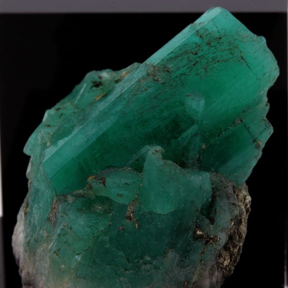 Emeraude + Pyrite. 91.1 ct.