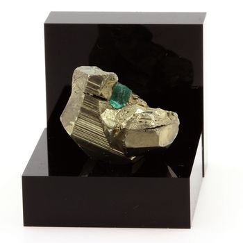 Emeraude + Pyrite. 51.78 ct.