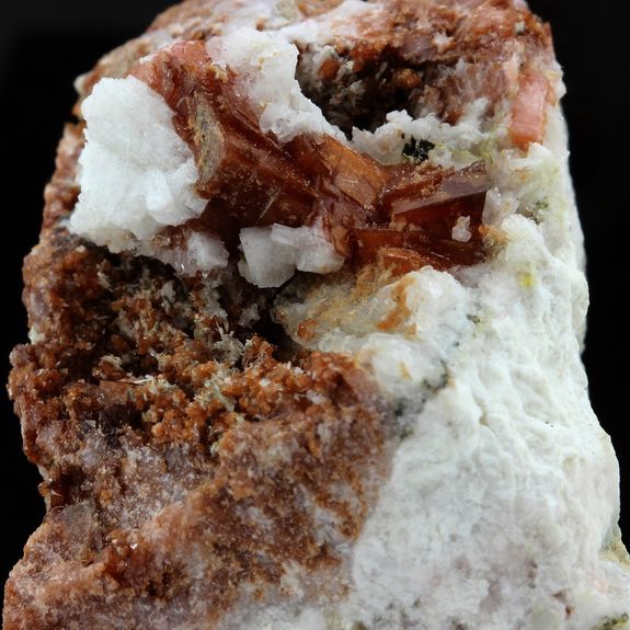 Rhodochrosite et Leifite. 188.5 ct.